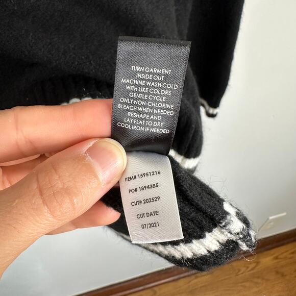 Torrid Black Pullover Crew Neck Sweater with Lips & Sequin Stars - Picture 10 of 11